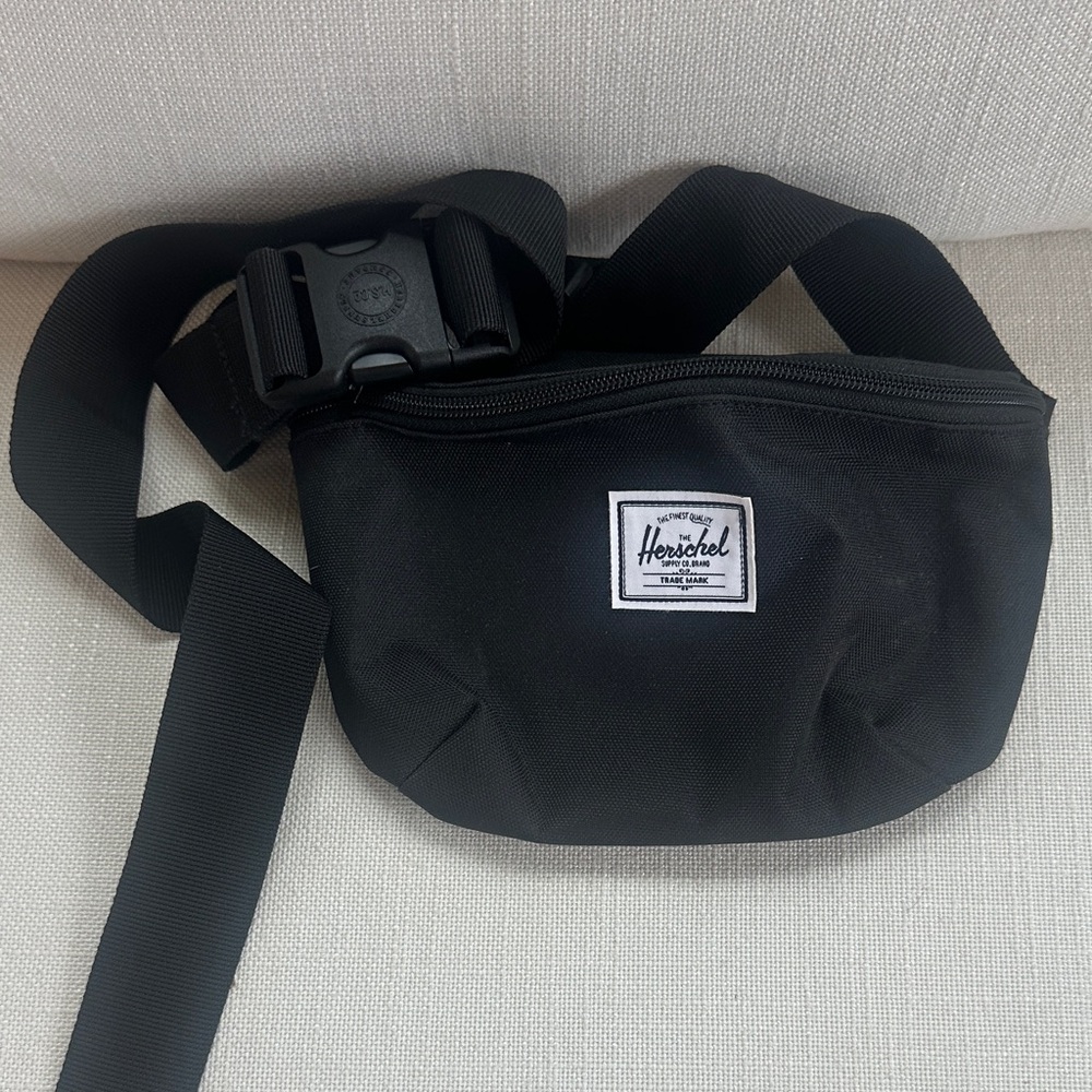 NEW Herschel Black Waist Pack / Fanny Pack | Adjustable Strap - Picture 2 of 10